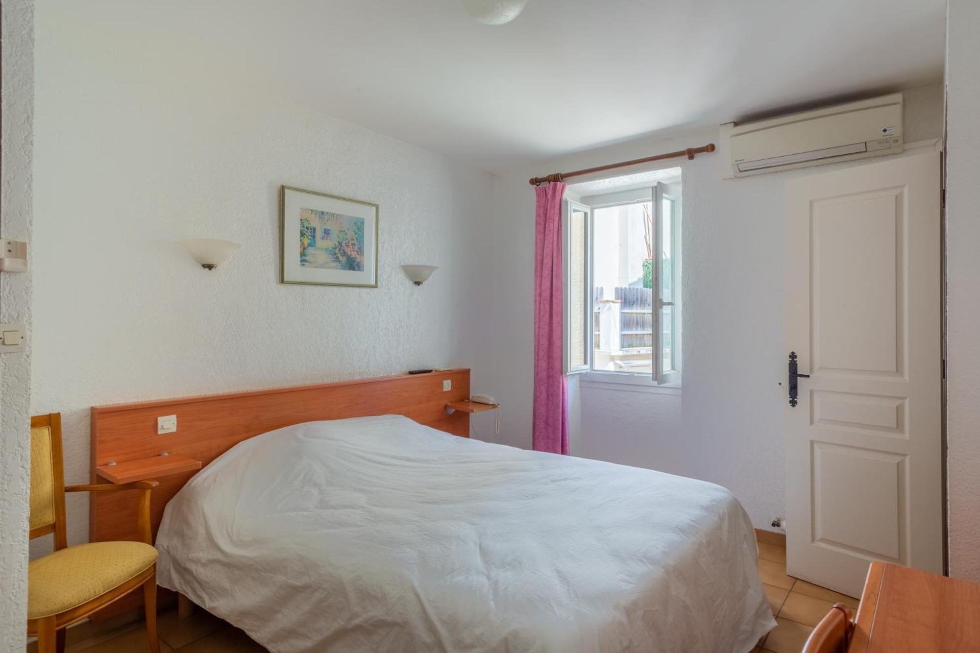 Logis Hotel Beausejour Berre-les-Alpes Exterior photo