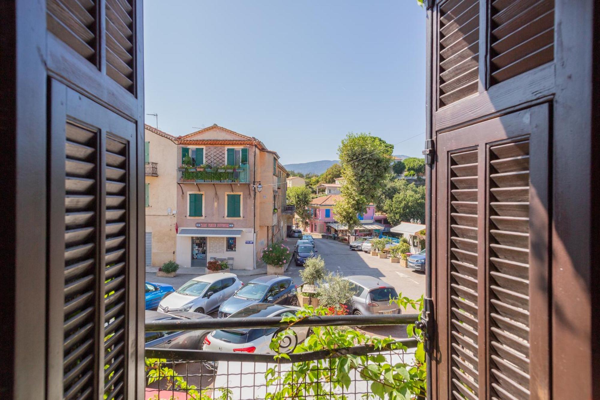 Logis Hotel Beausejour Berre-les-Alpes Exterior photo